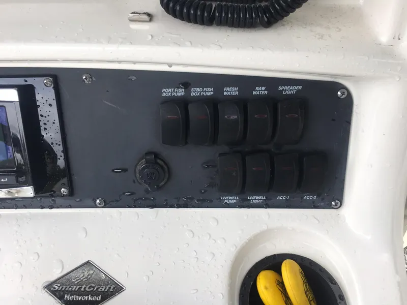2006 Boston Whaler OUTRAGE