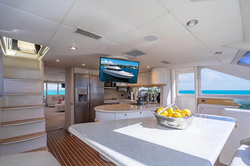 2000 Lazzara Grand salon / skylounge