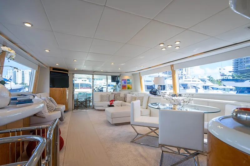2000 Lazzara Grand salon / skylounge