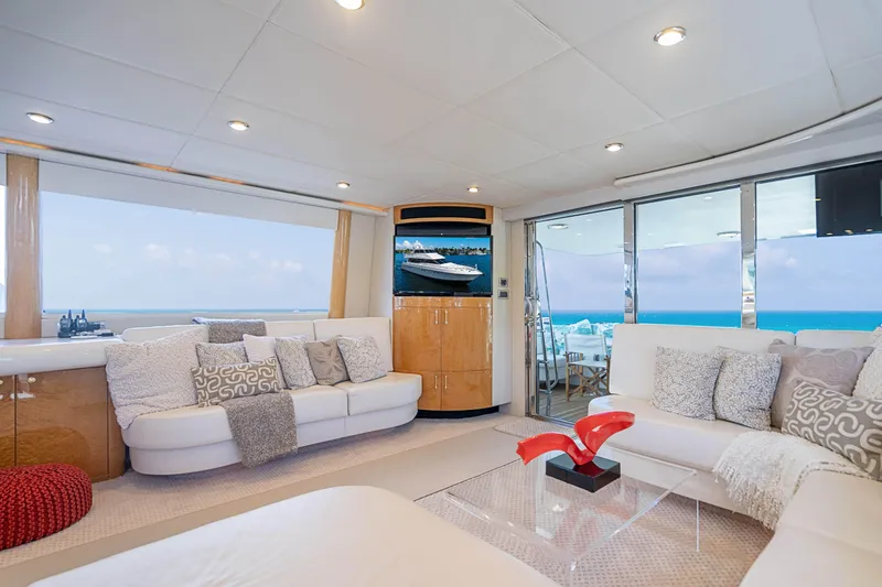 2000 Lazzara Grand salon / skylounge