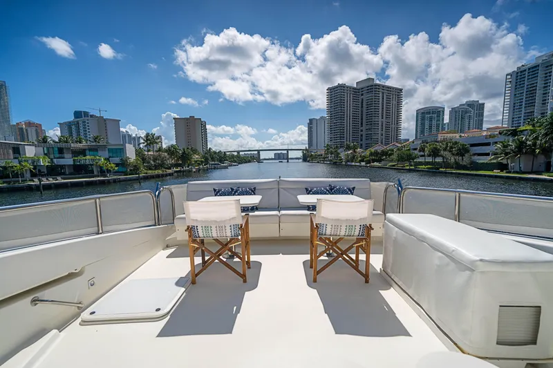 2000 Lazzara Grand salon / skylounge