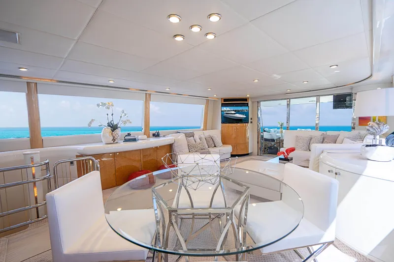 2000 Lazzara Grand salon / skylounge