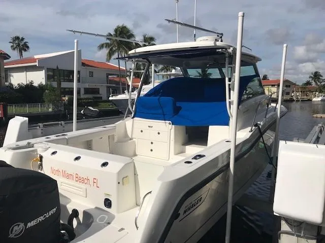 2014 Boston Whaler 315 Conquest