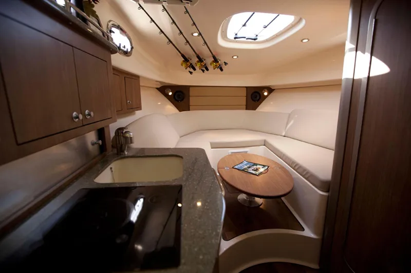 2014 Boston Whaler 315 Conquest