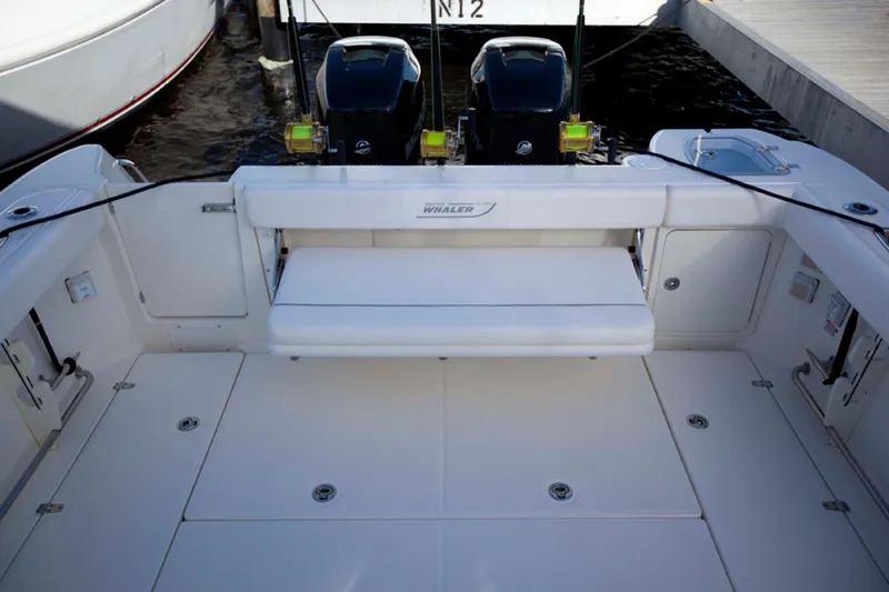 2014 Boston Whaler 315 Conquest