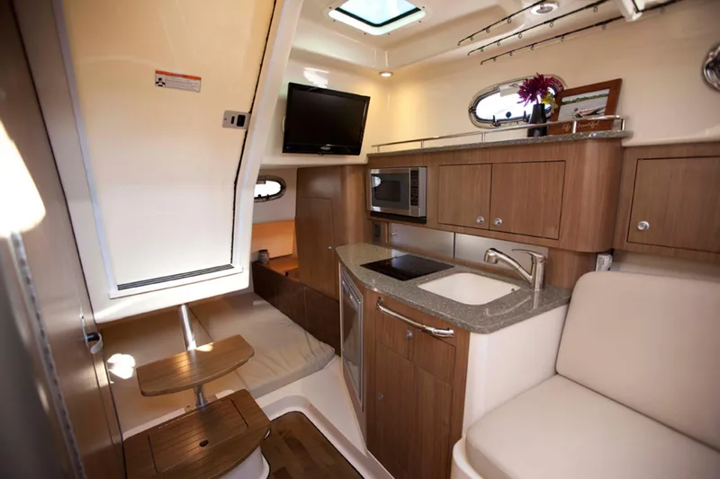 2014 Boston Whaler 315 Conquest