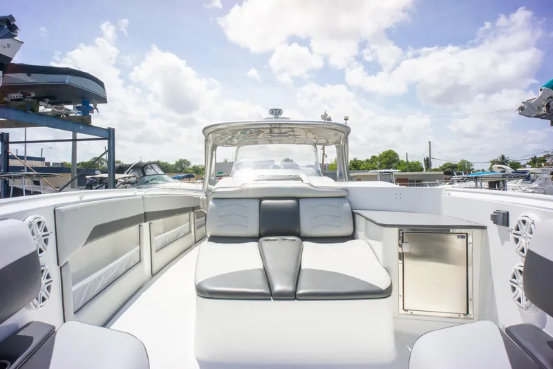 2013 Cigarette 42' Huntress
