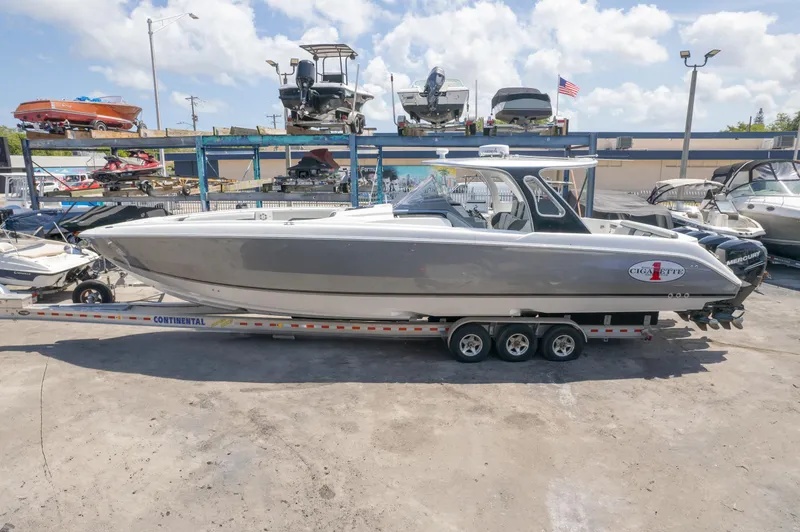 2013 Cigarette 42' Huntress