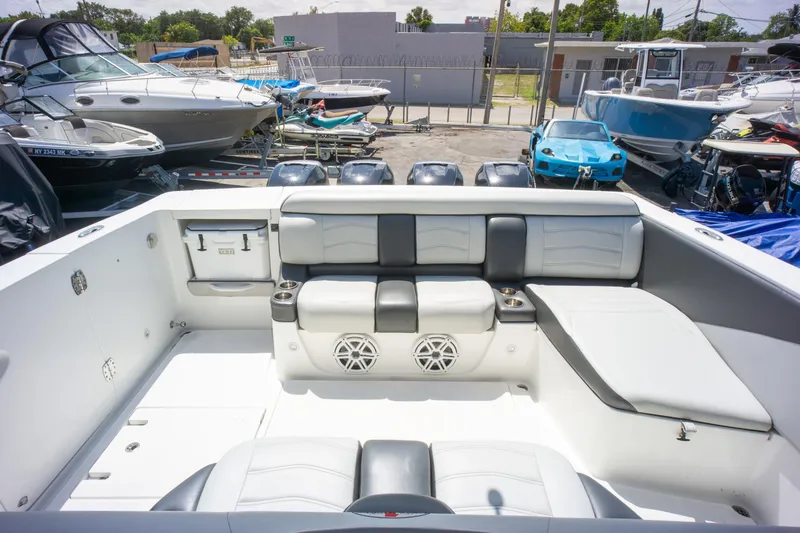 2013 Cigarette 42' Huntress
