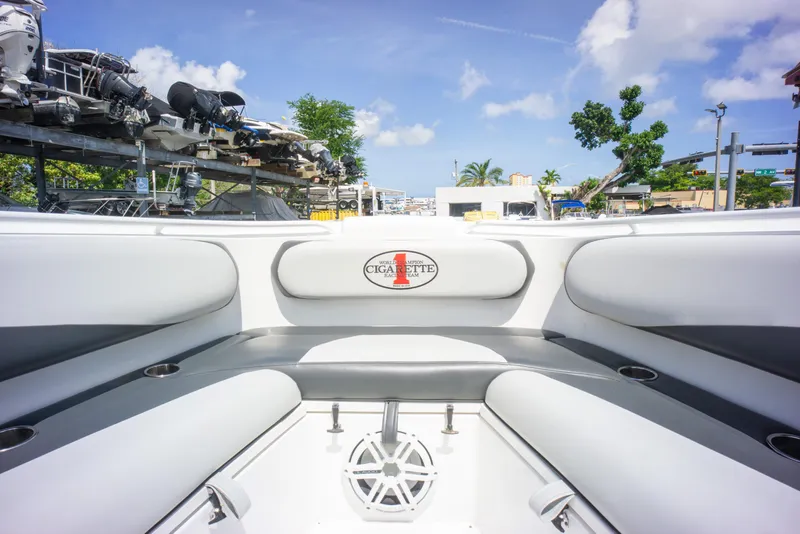 2013 Cigarette 42' Huntress