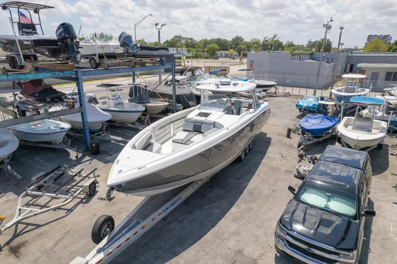 2013 Cigarette 42' Huntress