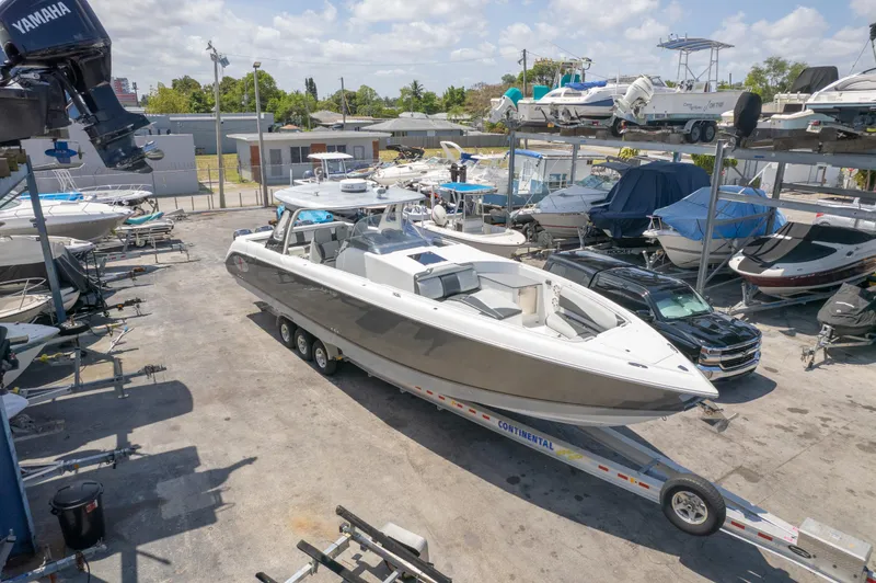 2013 Cigarette 42' Huntress