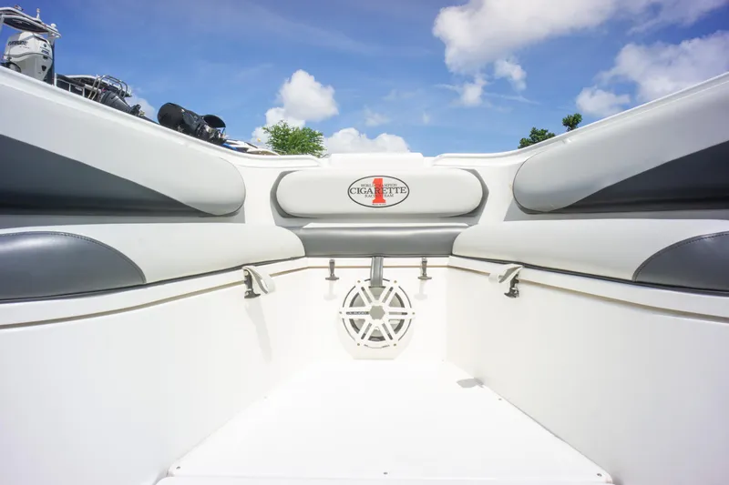 2013 Cigarette 42' Huntress
