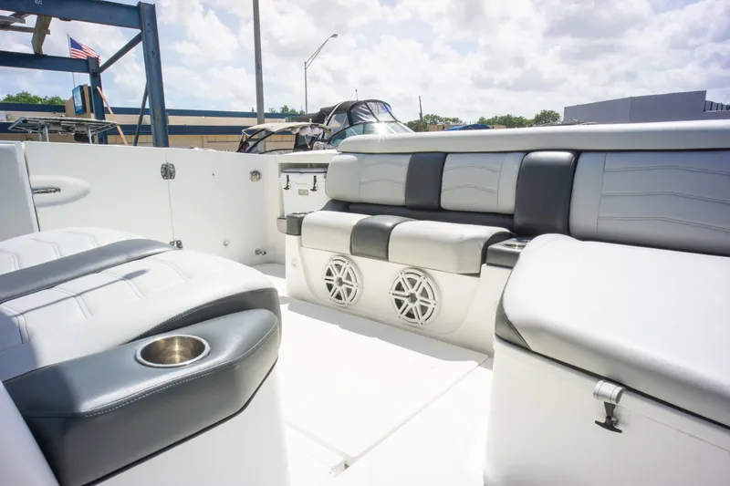 2013 Cigarette 42' Huntress