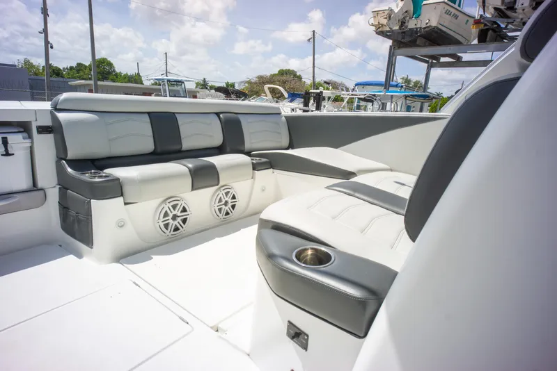 2013 Cigarette 42' Huntress