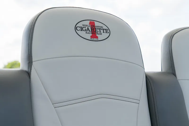 2013 Cigarette 42' Huntress