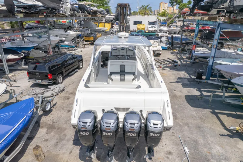 2013 Cigarette 42' Huntress
