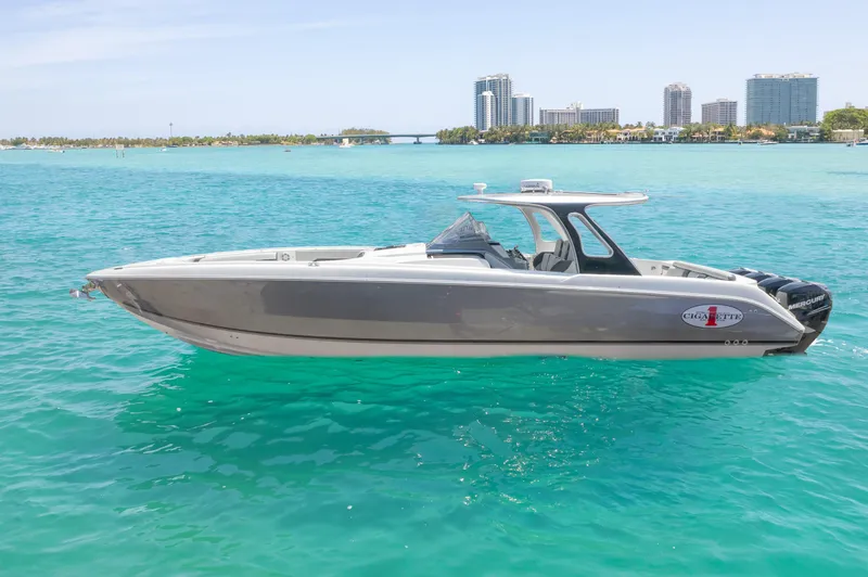 2013 Cigarette 42' Huntress