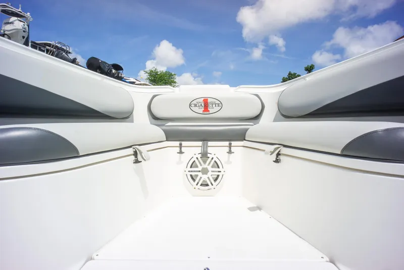 2013 Cigarette 42' Huntress