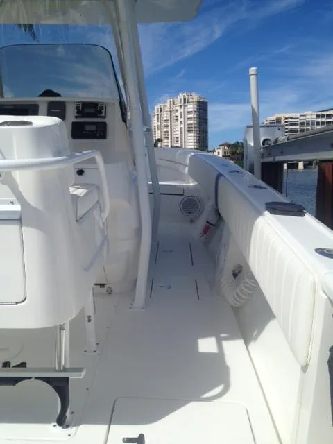 2010 Intrepid 323 Open 66 hours