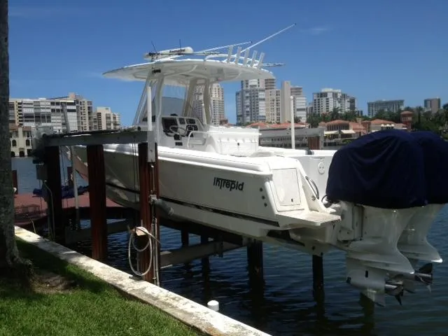 2010 Intrepid 323 Open 66 hours