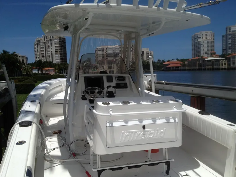 2010 Intrepid 323 Open 66 hours