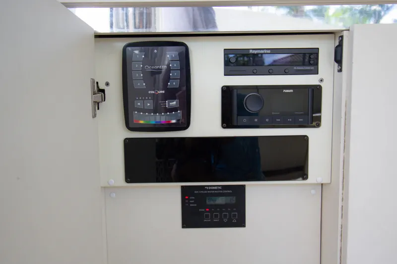 2012 Uniesse 55S
