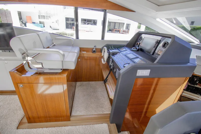 2012 Uniesse 55S