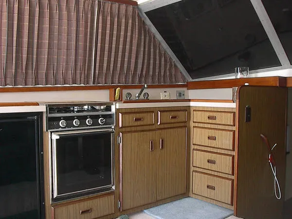 1982 Bertram 35 Convertible
