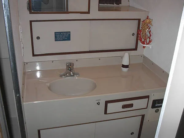 1982 Bertram 35 Convertible