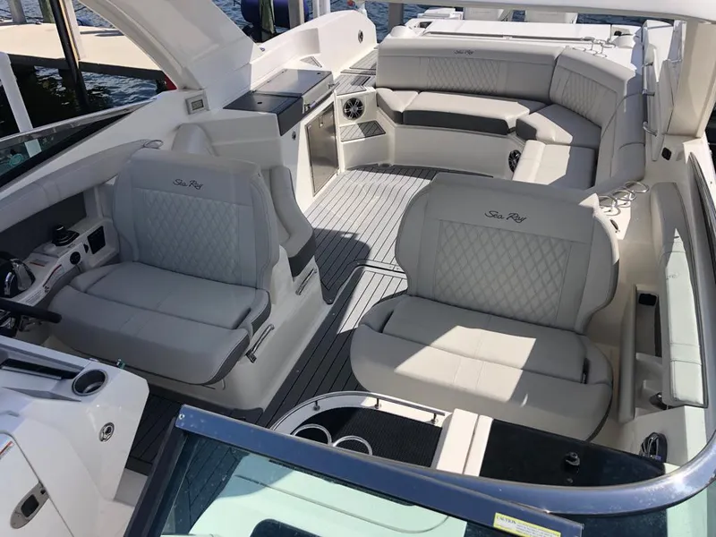 2021 Sea Ray SLX 350 Outboard