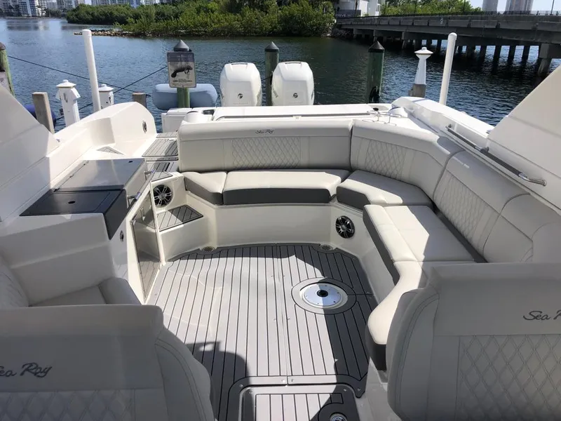 2021 Sea Ray SLX 350 Outboard