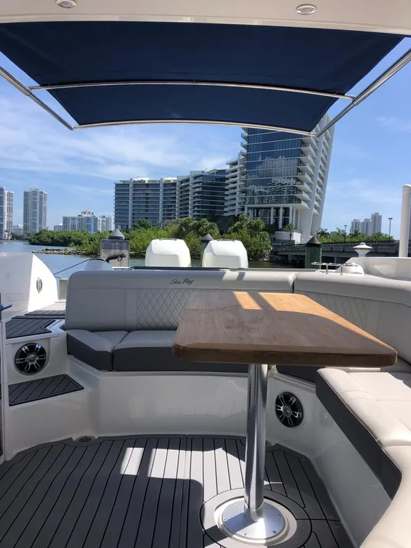 2021 Sea Ray SLX 350 Outboard