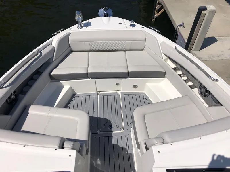 2021 Sea Ray SLX 350 Outboard