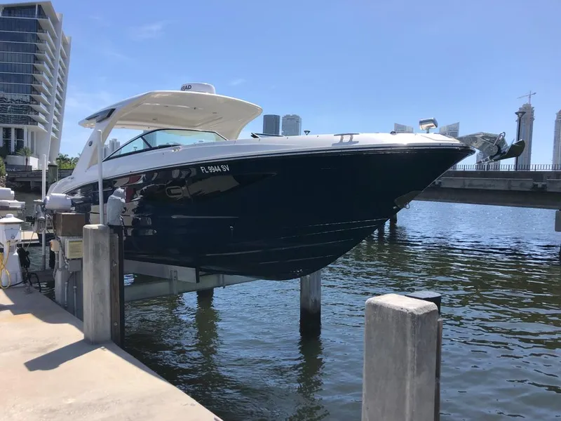 2021 Sea Ray SLX 350 Outboard