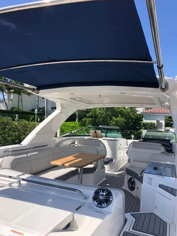 2021 Sea Ray SLX 350 Outboard