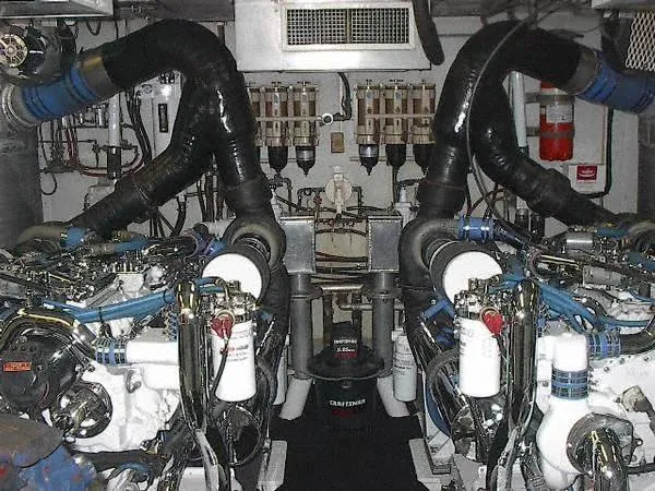 1983 Broward 92 Cockpit MY