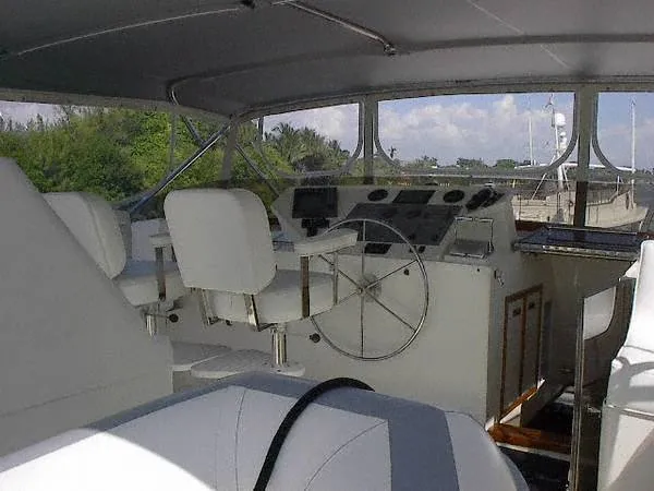 1983 Broward 92 Cockpit MY
