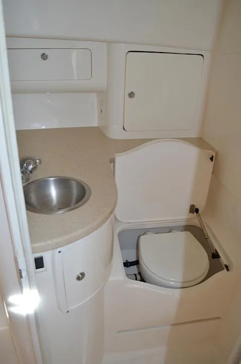 2005 Intrepid Cuddy Cabin 