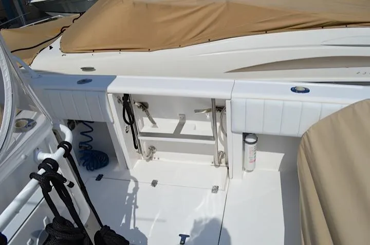 2005 Intrepid Cuddy Cabin 