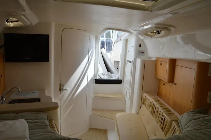2005 Intrepid Cuddy Cabin 