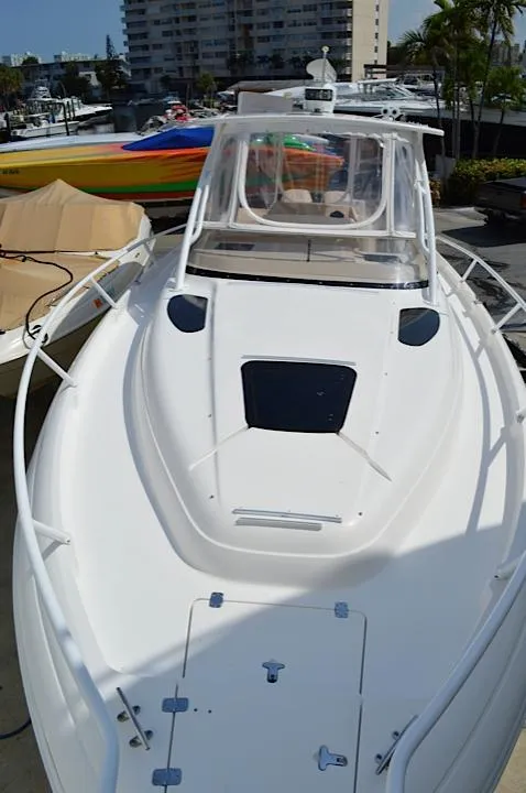 2005 Intrepid Cuddy Cabin 