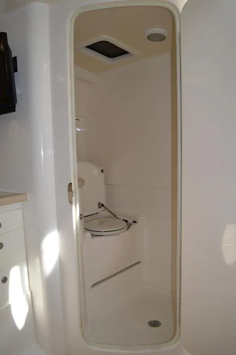 2005 Intrepid Cuddy Cabin 
