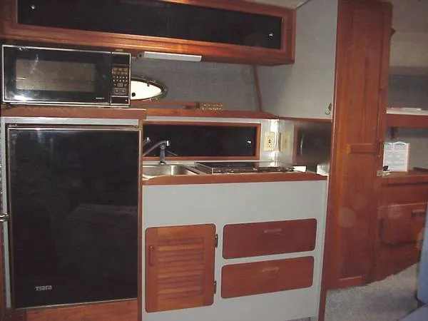 1984 Tiara Yachts 3100 Open