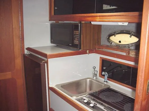 1984 Tiara Yachts 3100 Open