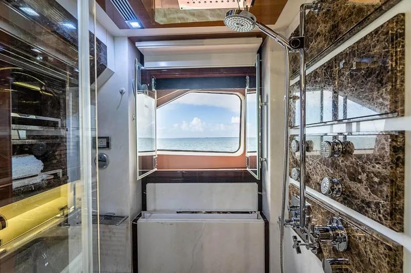 2011 Benetti 121