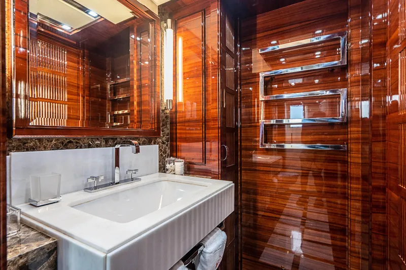 2011 Benetti 121