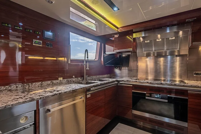 2011 Benetti 121