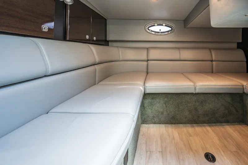 2018 Formula 31 Performance Cruiser