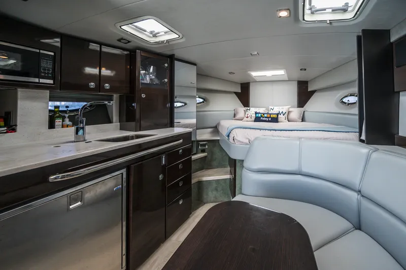 2018 Formula 31 Performance Cruiser